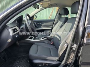 Xe BMW 3 Series 320i 2010